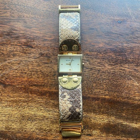 Micheal Kors snake print watch with gold clasps - Picture 3 of 7